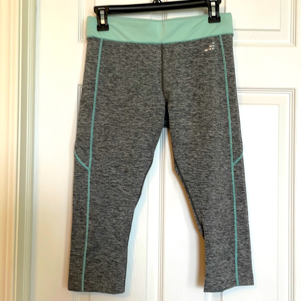 BCG gray capri leggings| medium